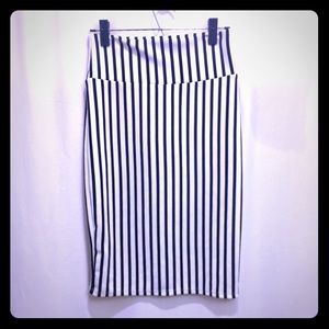 Black and white small Cassie